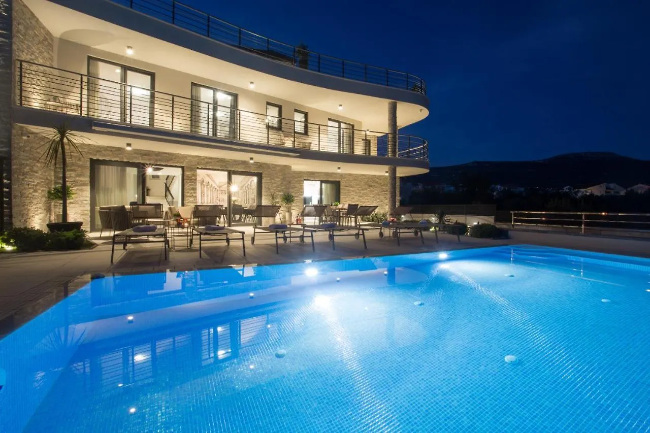 Luxury Beachfront Villa Sea Queen - Kaštela