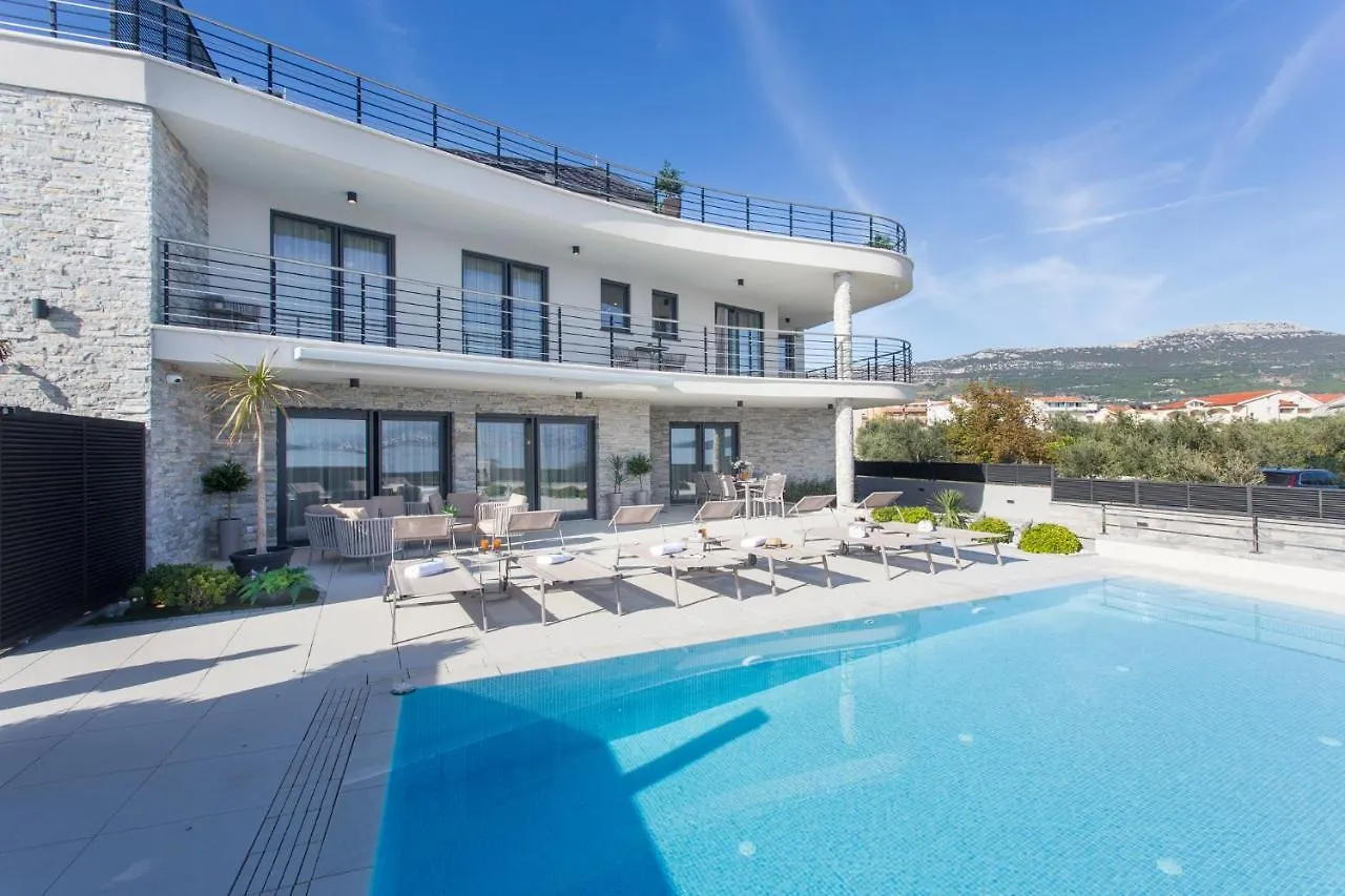 Luxury Beachfront Villa Sea Queen - Kastela