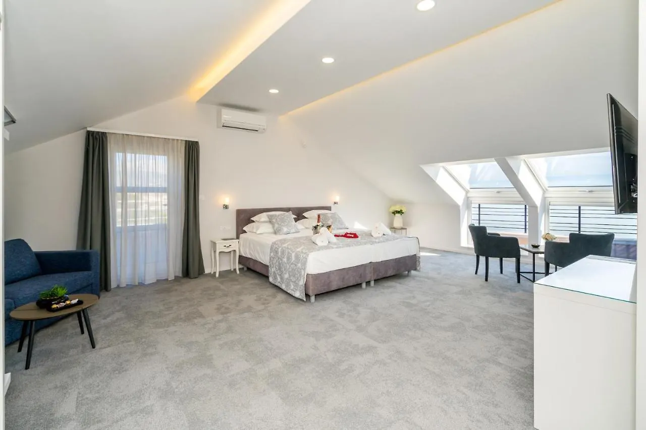 Luxury Beachfront Villa Sea Queen - Kaštela