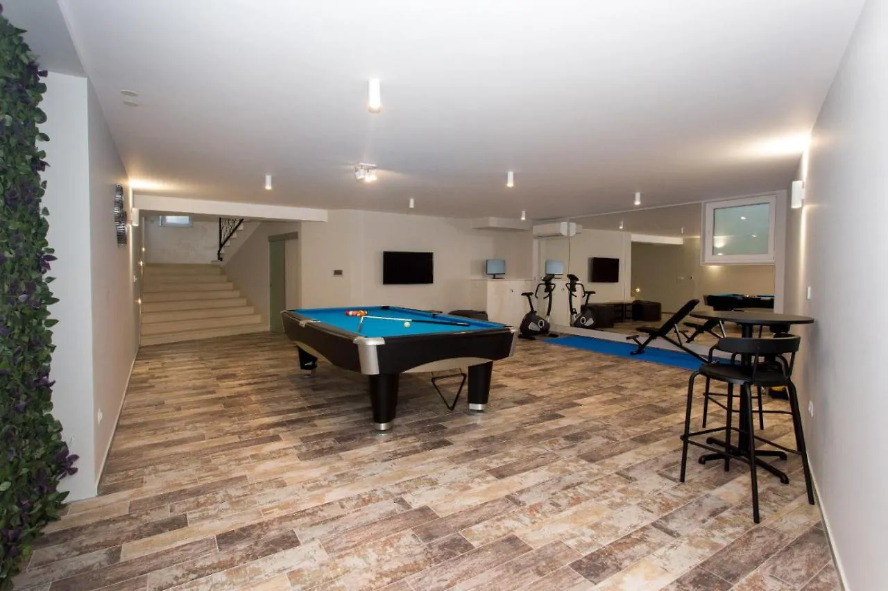 Luxury Beachfront Villa Sea Queen - Kastela